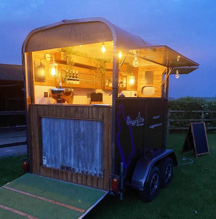 Front view of the Wriggly Tin horsebox bar